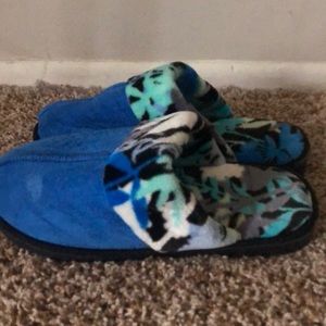 Vera Bradley blue slippers